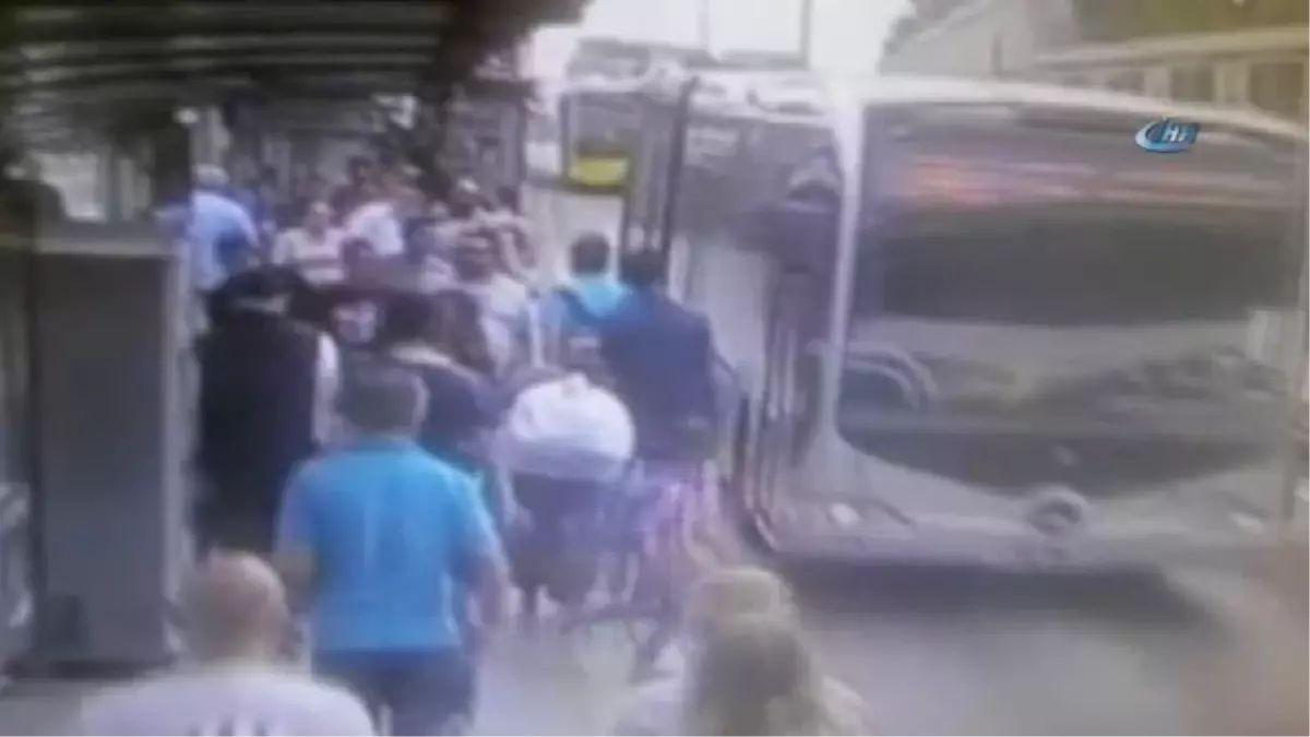 Metrobüs Yolundaki Feci Kaza Kamerada