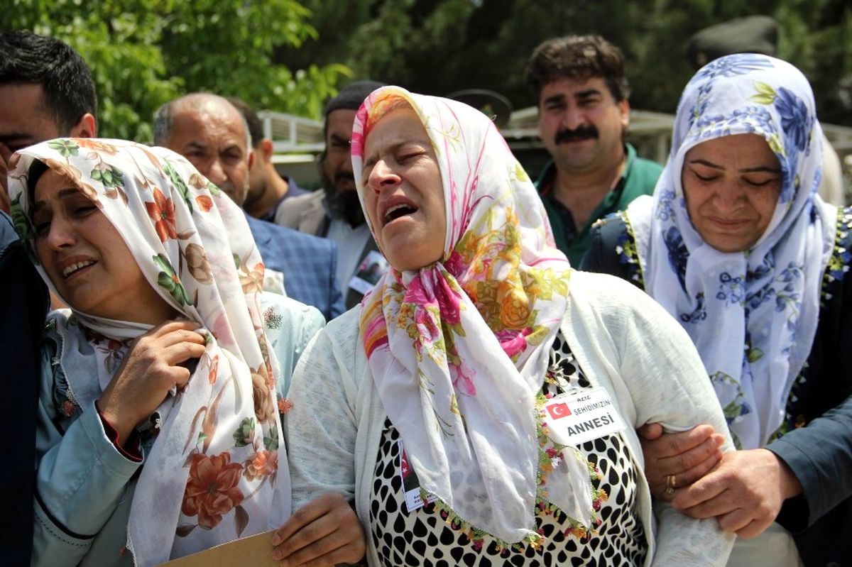 Samsun\'daki Kazada Şehit Olan Askerin Cenazesi Silvan\'da Kürtçe Ağıtlarla Karşılandı