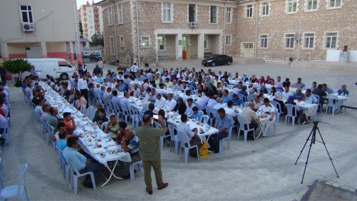 Silifke Kaymakamı Şevket Cinbir, Muhtarlara İftar Yemeği Verdi