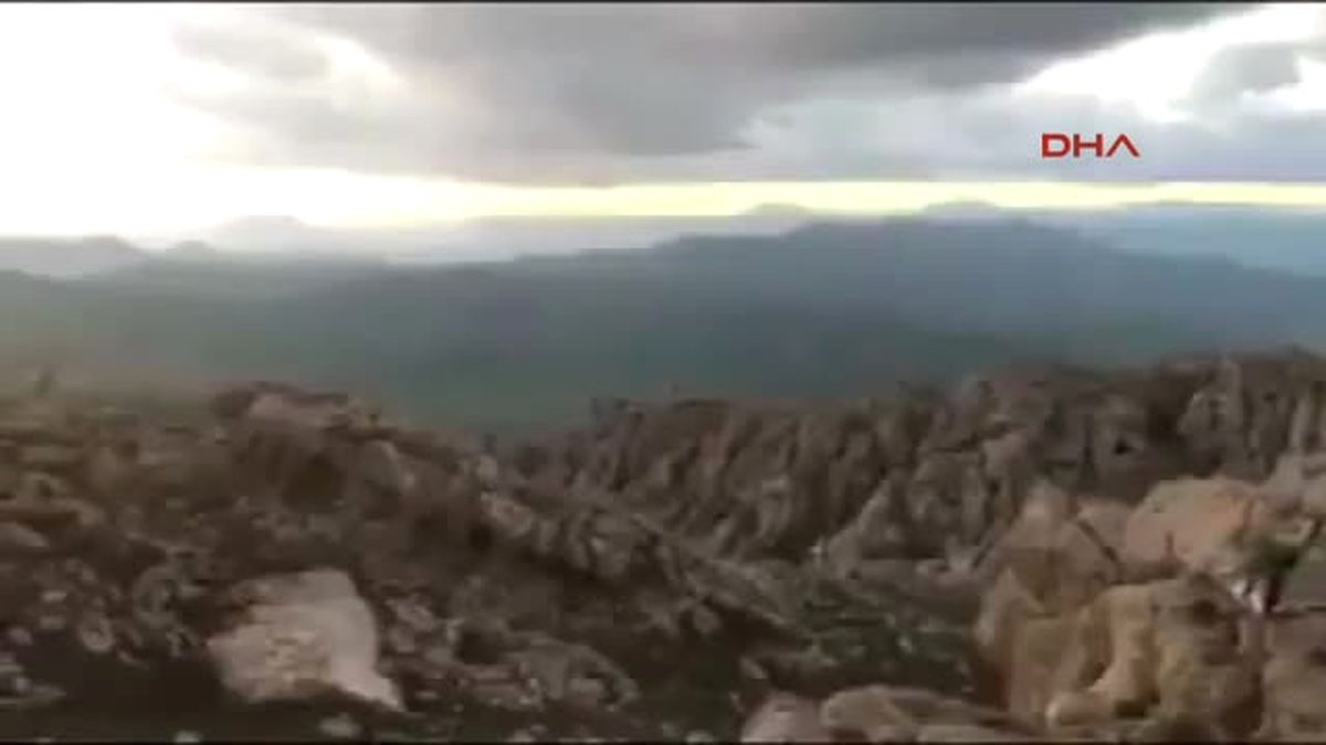 Şırnak Kato\'da Akşam Ezanı Okuyan Mehmetçik