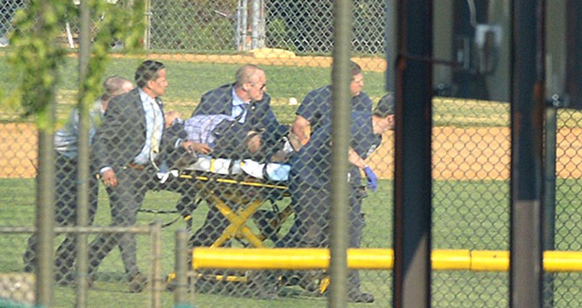 ABD Şokta! Kongre Üyesi, Beyzbol Oynarken Uzun Namlulu Silahla Vuruldu