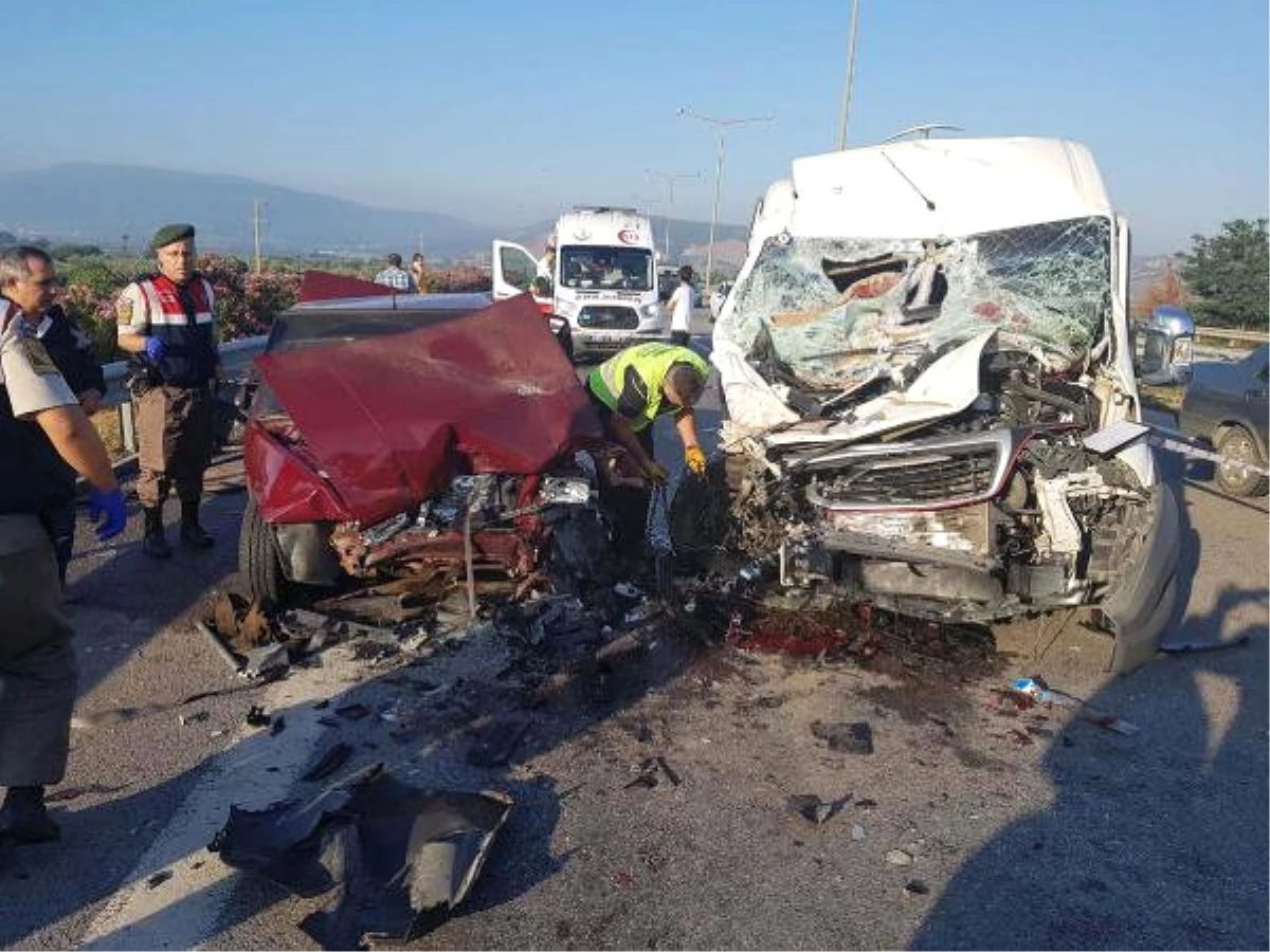 Torbalı\'da Kaza: 2 Ölü, 10 Yaralı