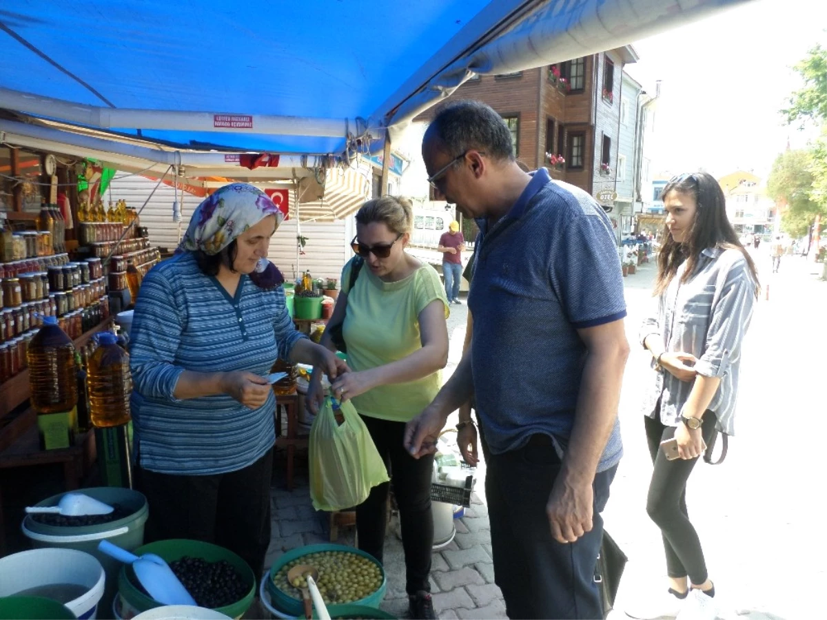 Trilye\'de Kurulan Zeytin ve Zeytin Ürünleri Pazarı İlgi Görüyor