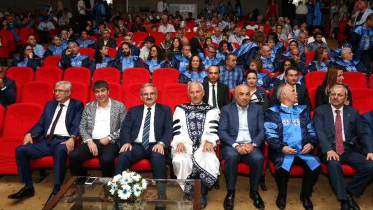 Uluslararası Antalya Üniversitesi İlk Mezunlarını Verdi