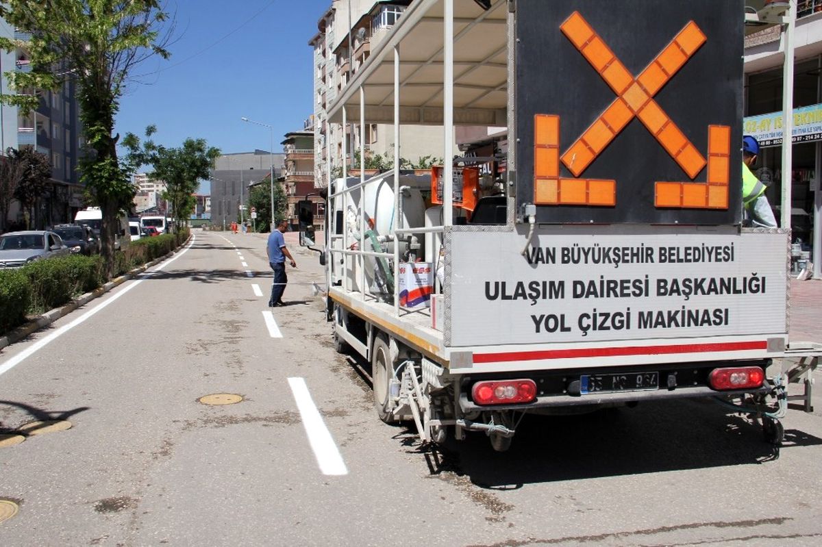 Van\'da Yol Çizgi ve İşaret Boyaları Yenileniyor