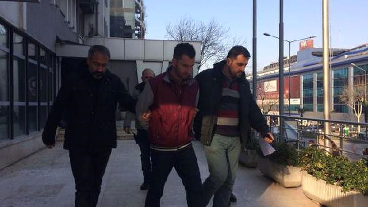 Yaşlı Kadın, Telefon Dolandırıcısını Yakalattı