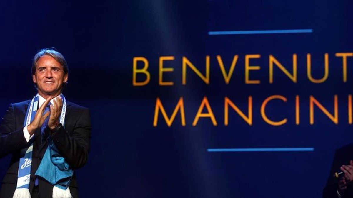 Zenit, Mancini İçin İmza Töreni Düzenledi