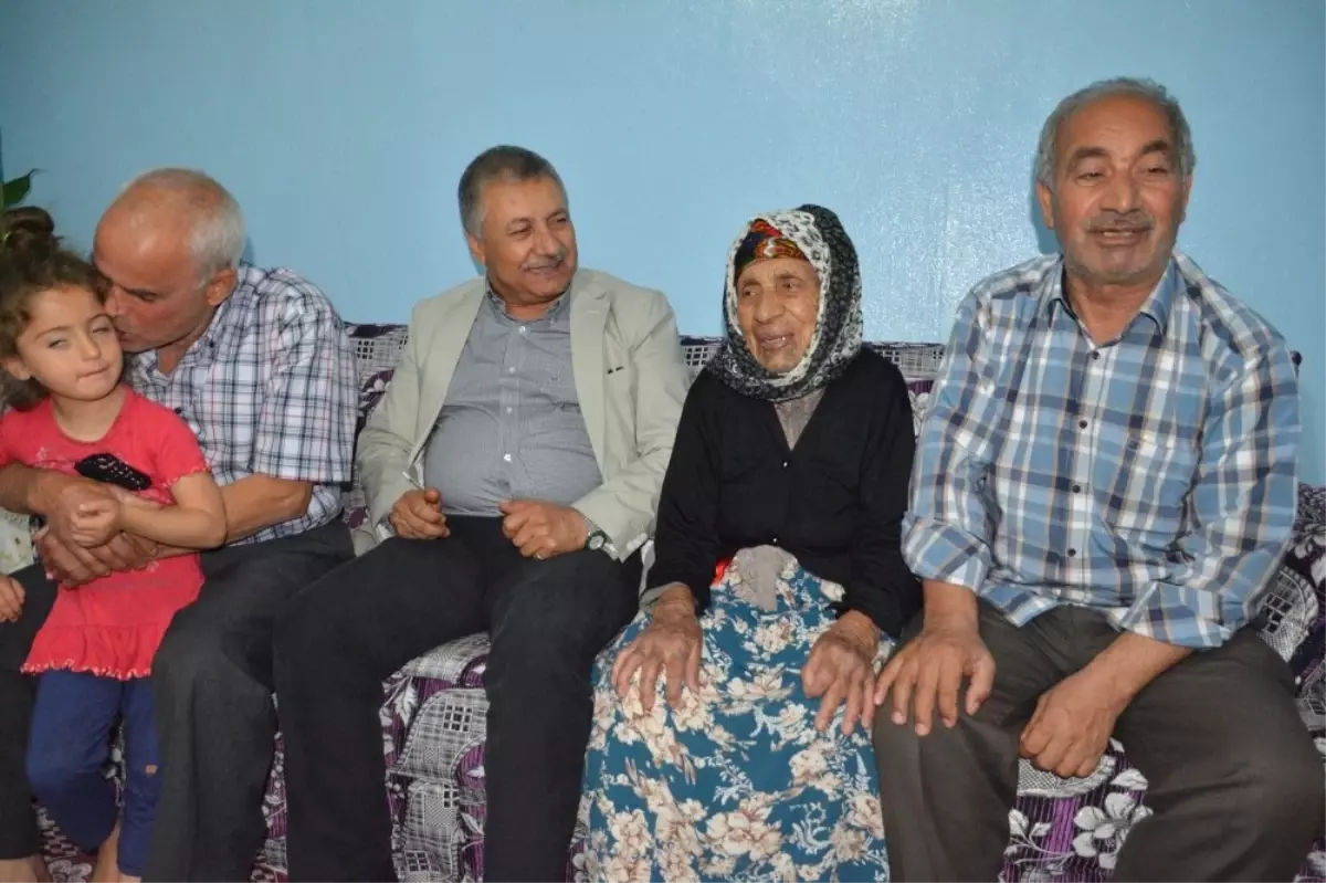 105 Yaşındaki Meryem Nine, Başkan Pınarbaşı\'na Uzun Yaşamının Sırrını Anlattı