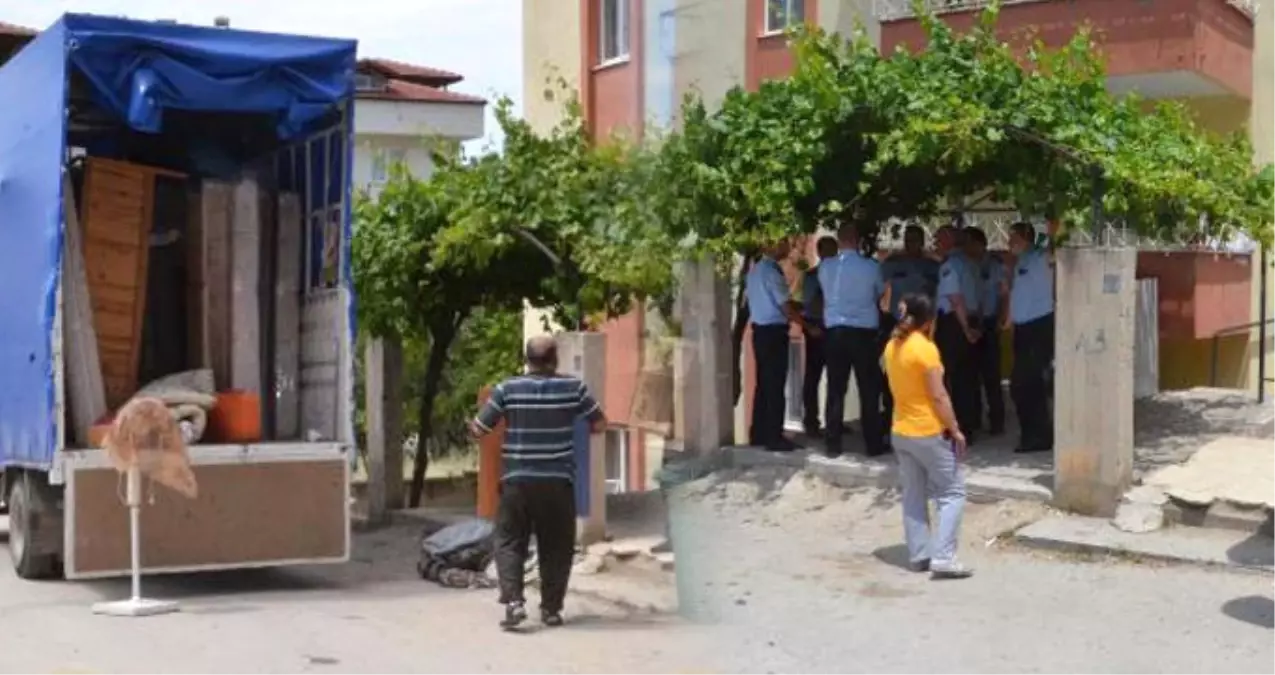 2 Çocuğu Taciz Eden 78 Yaşındaki Sapığın Evi Taşlandı