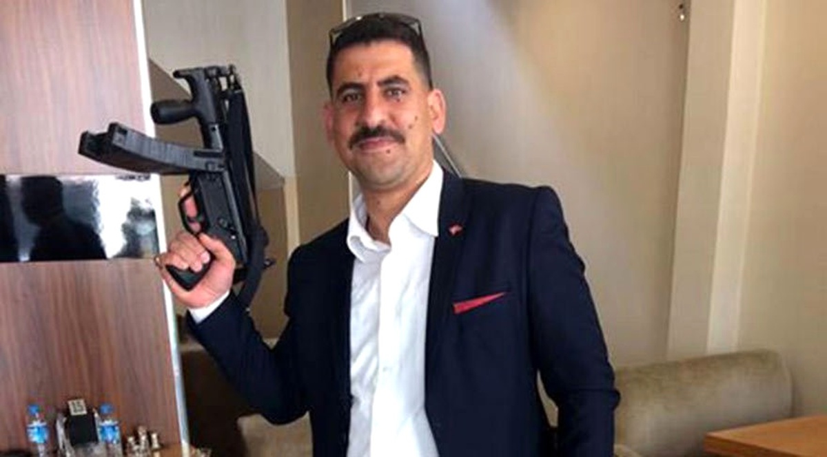 AK Parti Gençlik Kolları Üyesinden Mp5\'li Paylaşım (3)