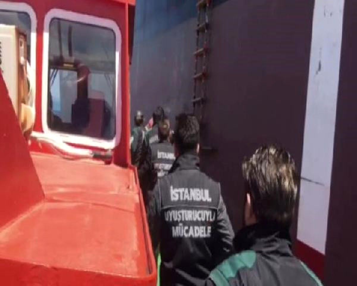Ambarlı Limanı\'ndaki Kokain Operasyonu Polis Kamerasında