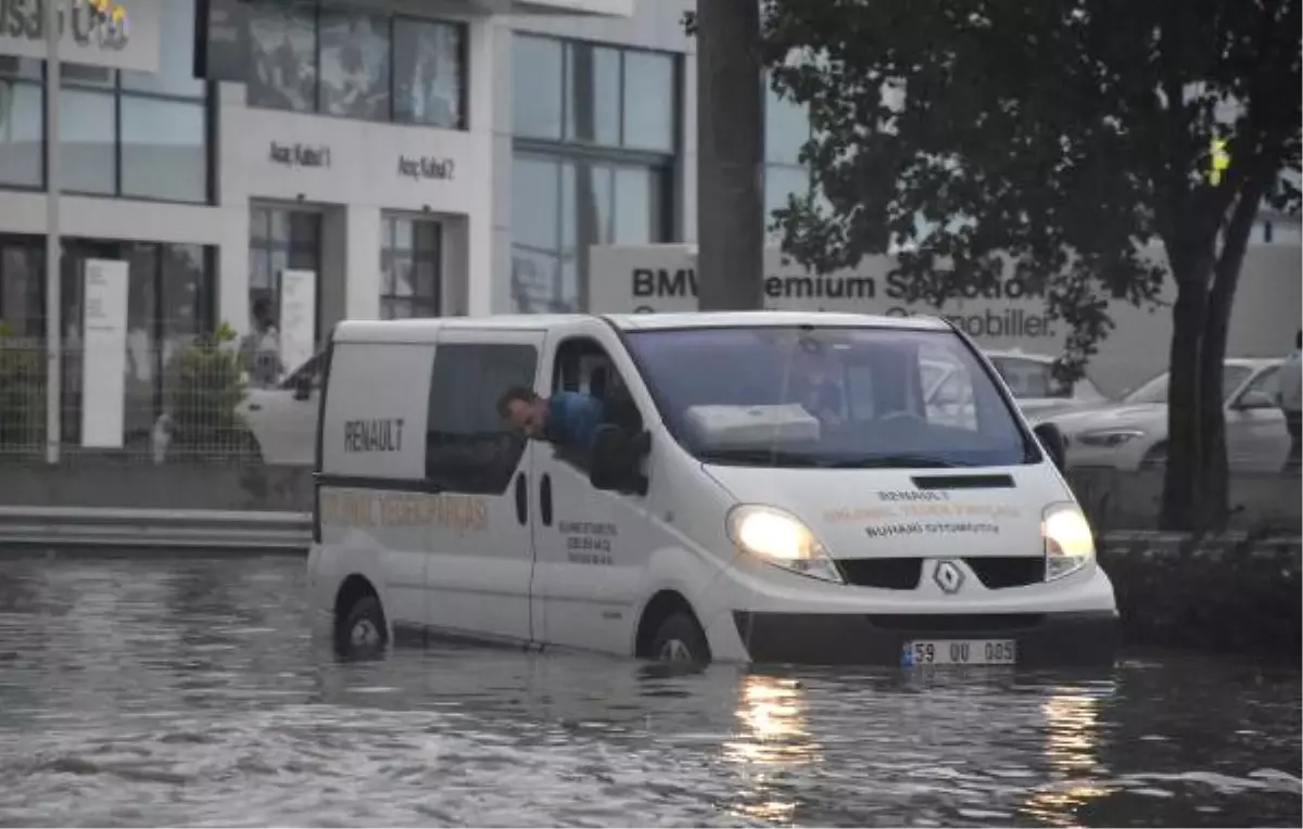 Aniden Başladı... İstanbul\'da Sağanak Yağış (6)