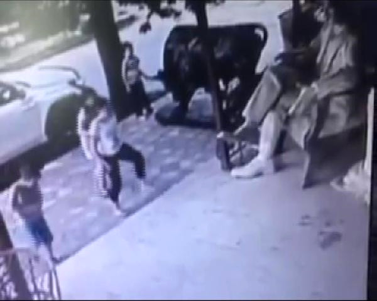 Atatürk Heykeliyle Duygulandıran Vedalaşma...
