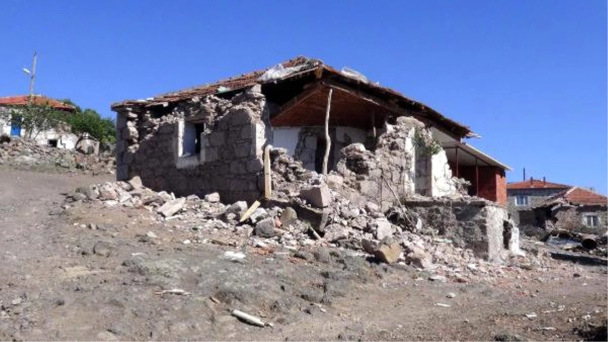 Ayvacıklı Depremzedeler Yeni Evlerini Bekliyor
