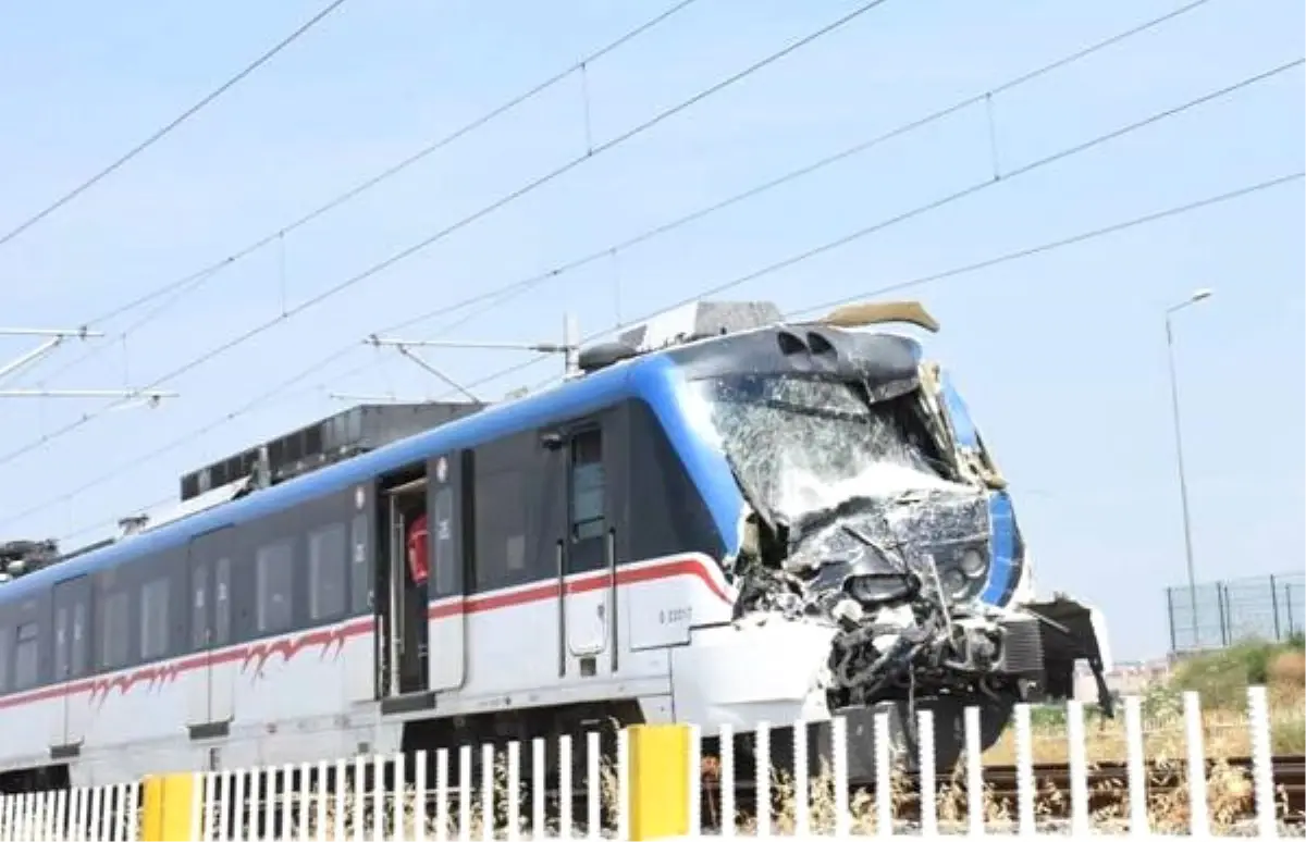 Banliyö Treni Kamyona Çarptı (2)- Yeniden