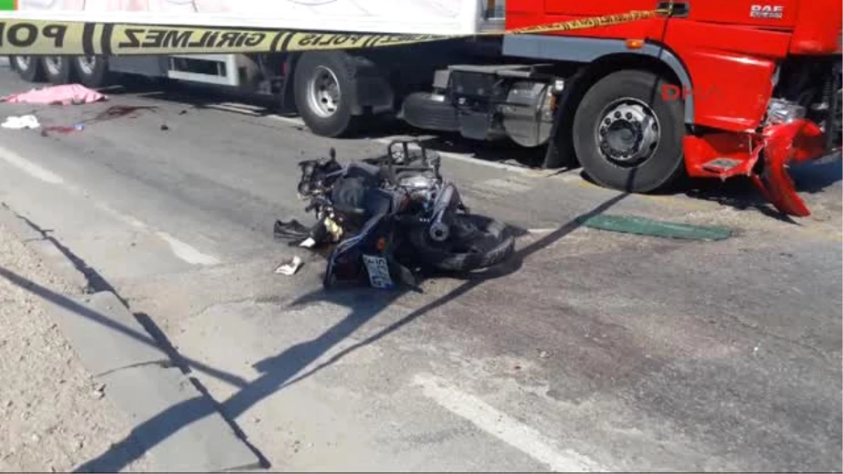 Bursa Tır, Kırmızı Işıkta Bekleyen Motosiklete Çarptı: 2 Ölü