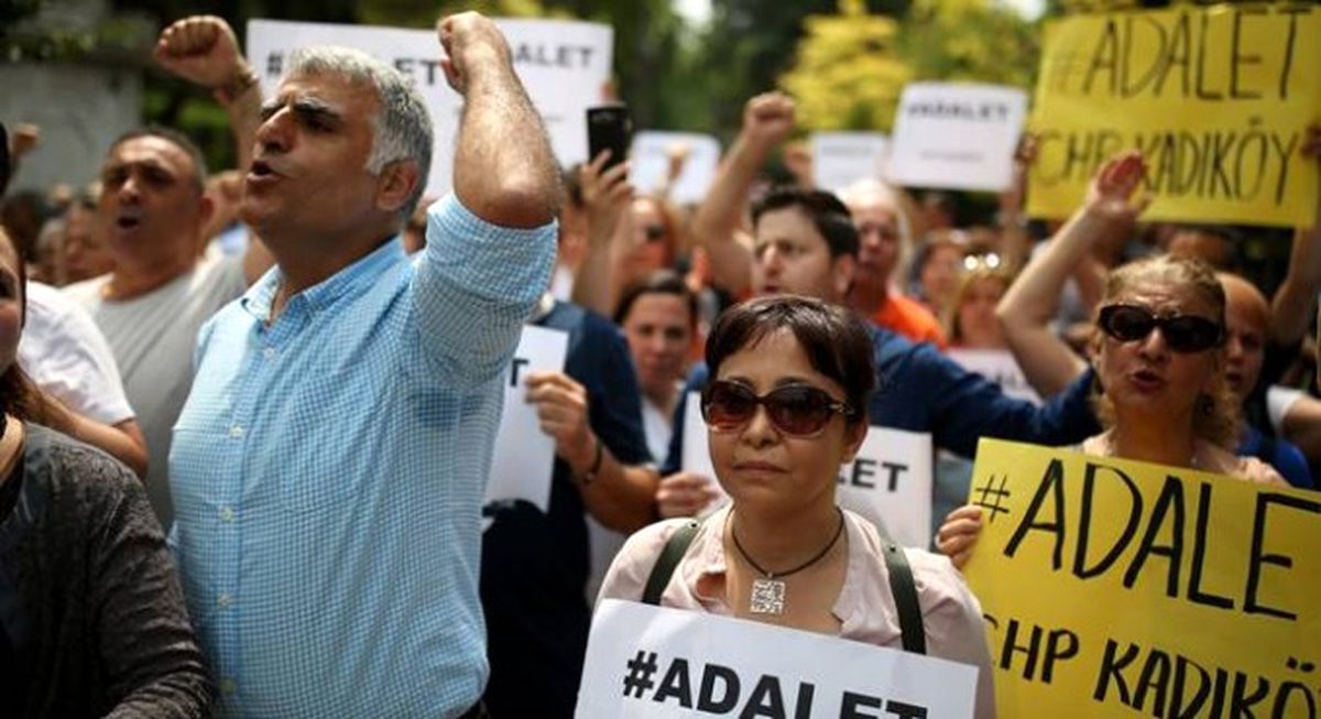 CHP\'den İstanbul İl Başkanlığı\'ndan \'Adalet Nöbeti\'