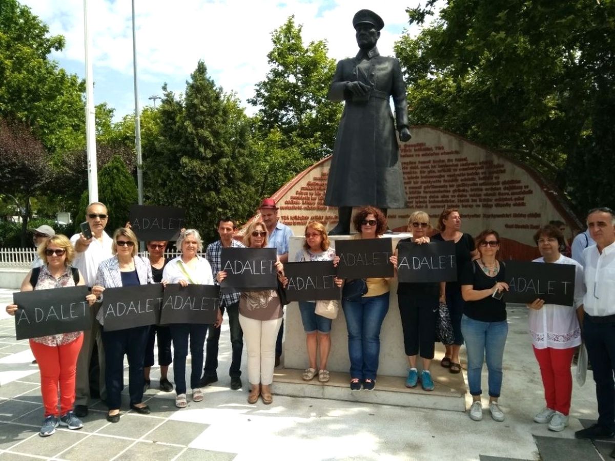 CHP\'lilerden \'Berbereoğlu\' Eylemi