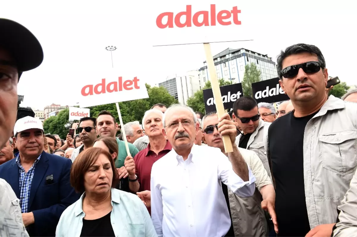 CHP\'nin Yürüyüşü Başladı