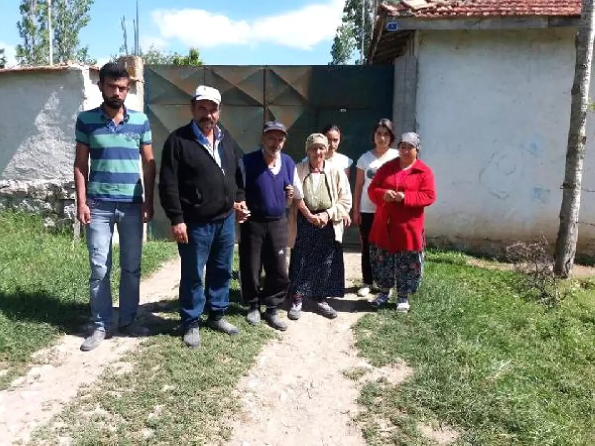 Yıllardır Yaşadıkları Köyden Nüfus Kayıtları Alınan Aile: Biz Futbolcu Muyuz!