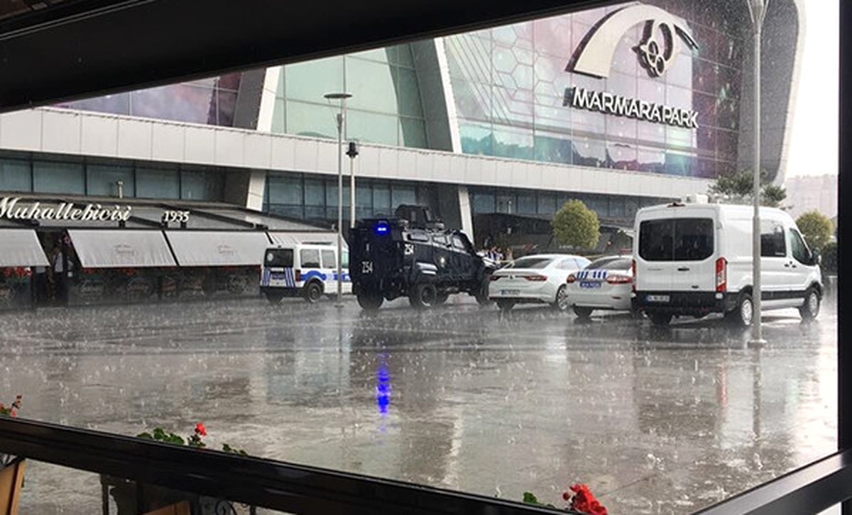 Dha İstanbul - Esenyurt\'ta Avm\'ye "Bomba İhbarı" Asızsız Çıktı