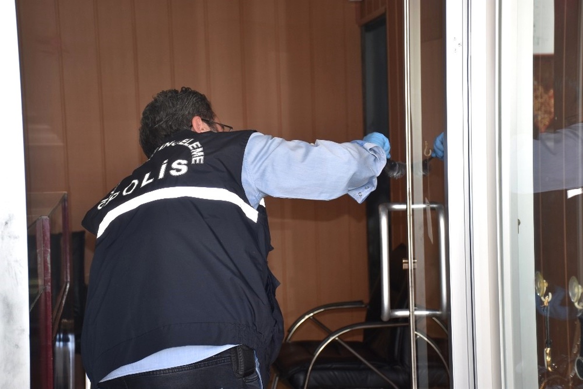 Fatih\'te Kuyumcu Soygunu