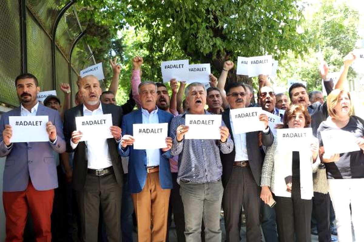 Gaziantep\'te, CHP\'li Vekilin Tutuklanmasına Tepki