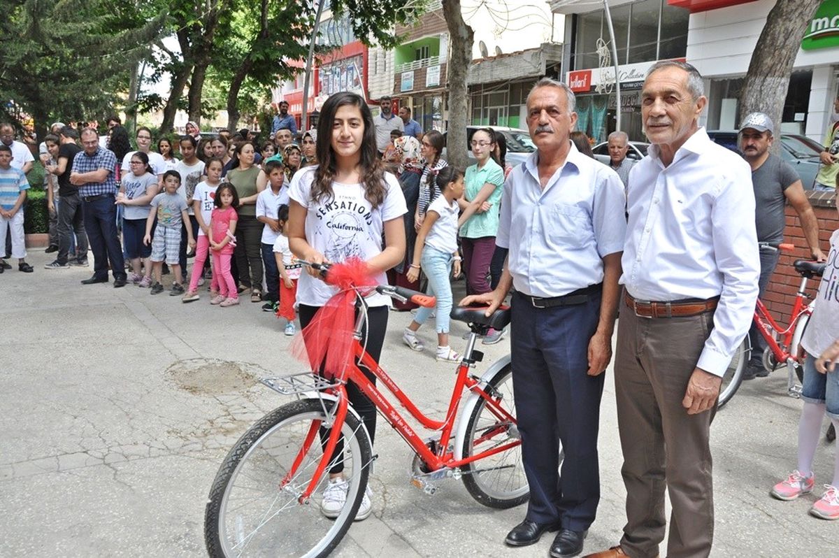 Gölbaşı Belediyesi Birincileri Bisikletle Ödüllendirdi