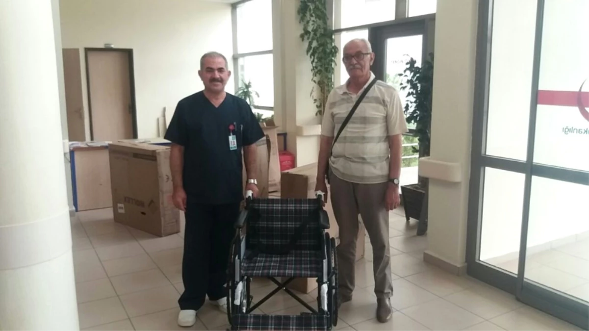 Hayırsever Vatandaştan Hastaneye Tekerlekli Sandalye Bağışı