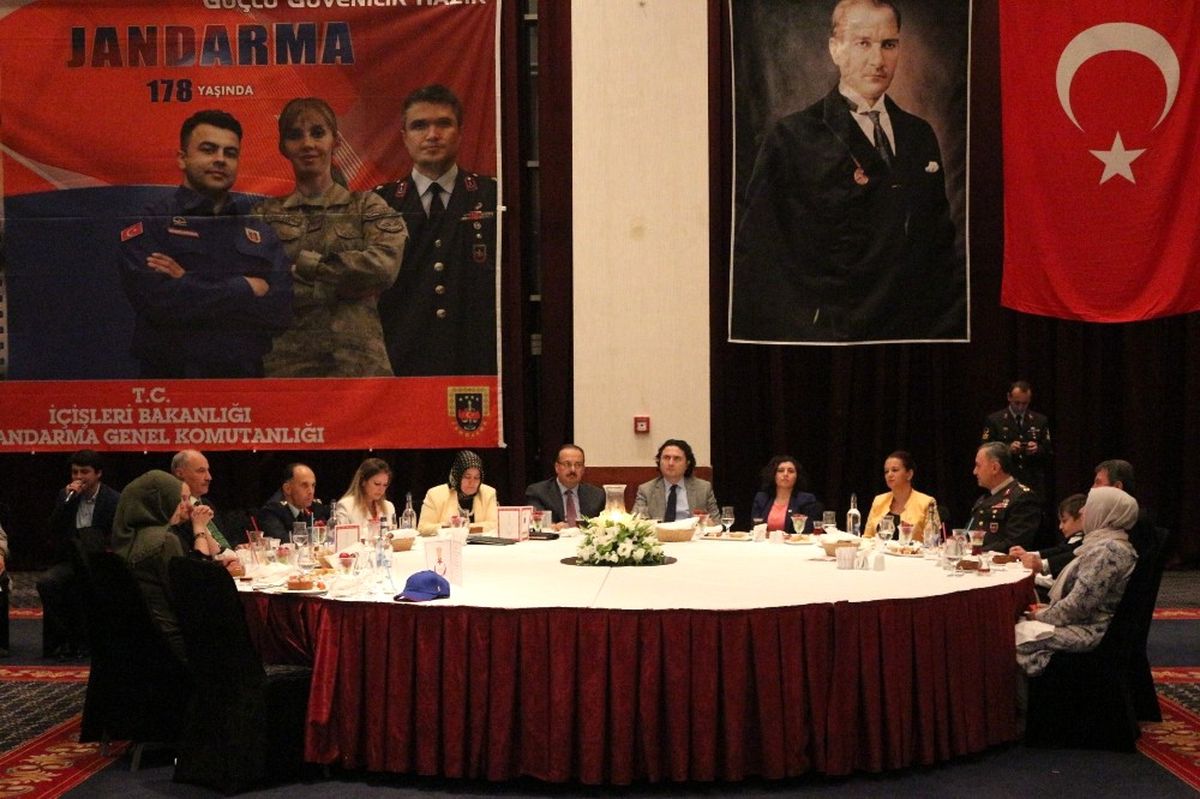 Jandarma\'dan Şehit Yakınları ve Gaziler Onuruna İftar