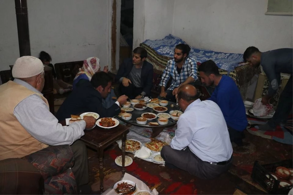 Kaymakam Erat, İftar Programında Yardımcı Ailesinin Konuğu Oldu