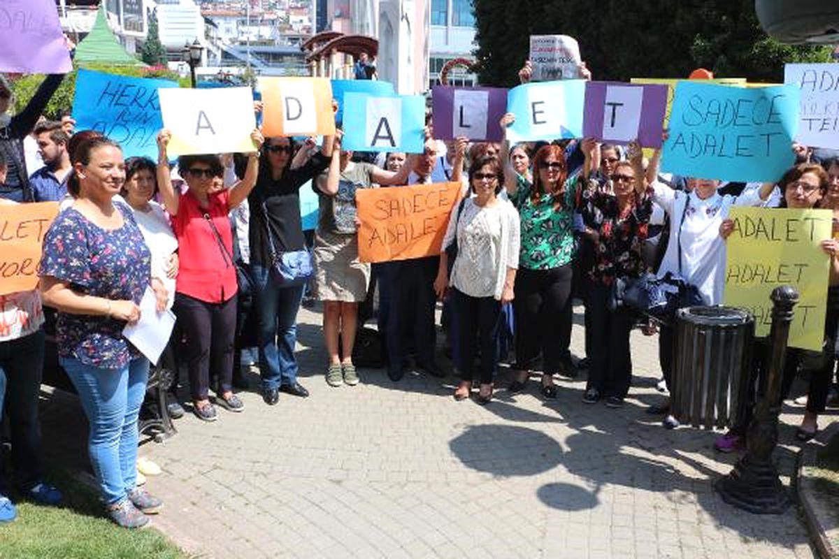 Kocaeli\'de Chp, Berberoğlu\'nun Tutuklanmasını Protesto Etti