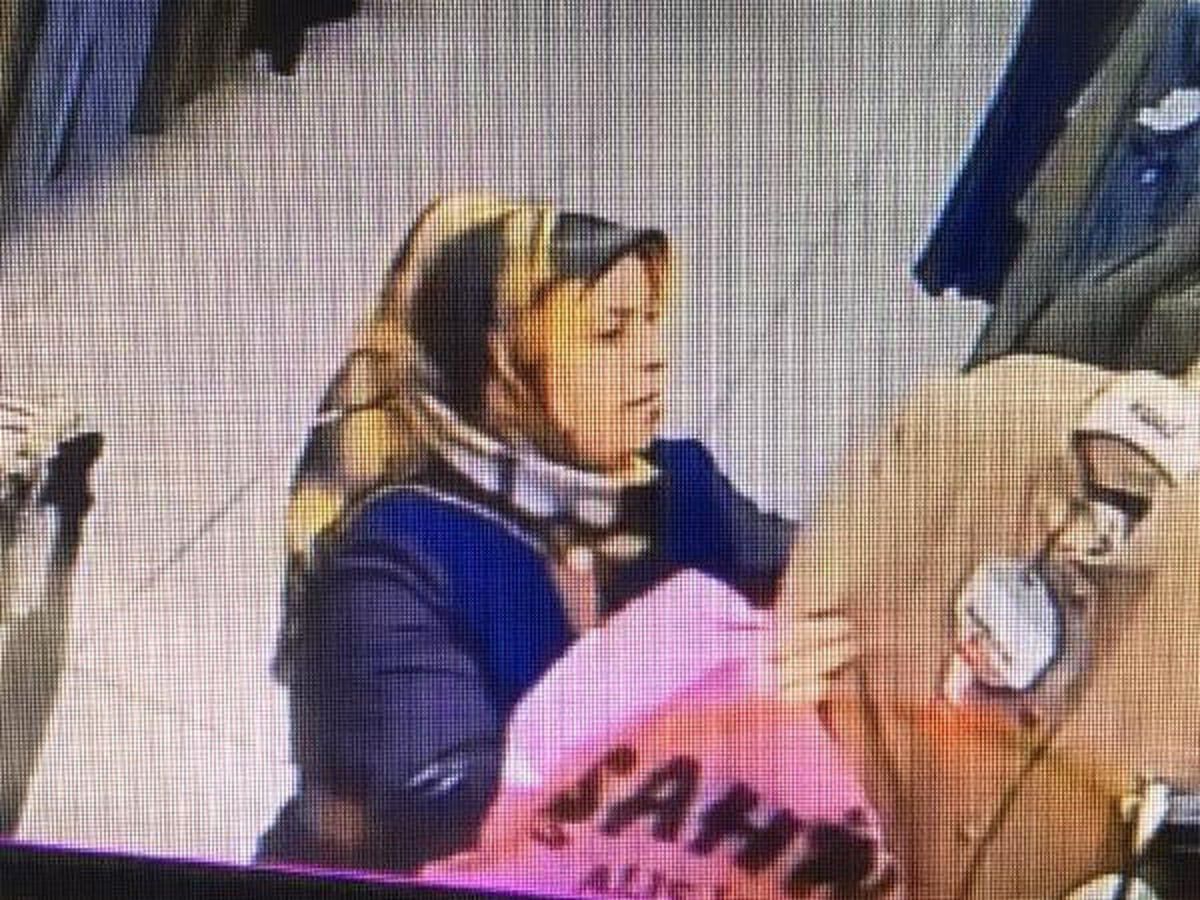 Mağazada Pardösü Hırsızlığı Girişimi Kamerada