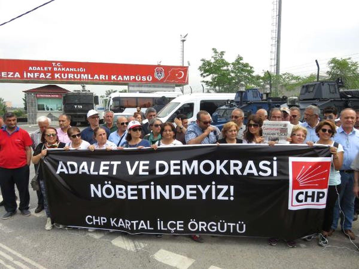 Maltepe Cezaevi Önünde CHP\'den Adalet Nöbeti