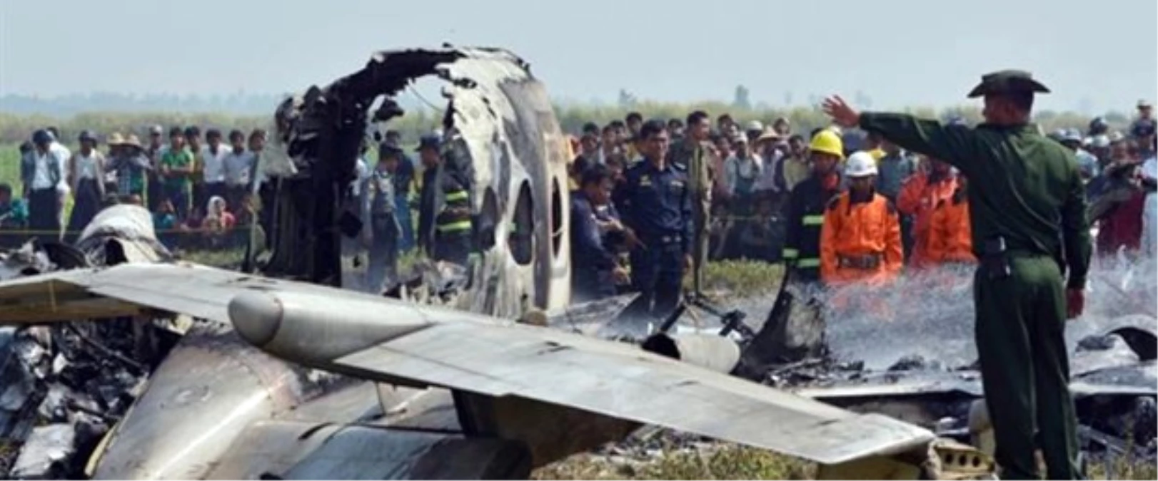 Myanmar\'da Düşen Askeri Nakliye Uçağının Kuyruğu Bulundu