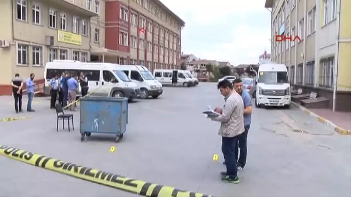 Öğrencilerin Gözü Önünde Okul Bahçesinde Çatışma: 3 Yaralı