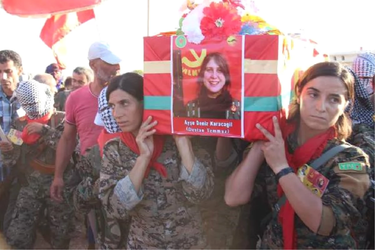 Rakka\'da Ölen PKK\'lı \'Kırmızı Fularlı Kız\' Kobani\'de Toprağa Verildi