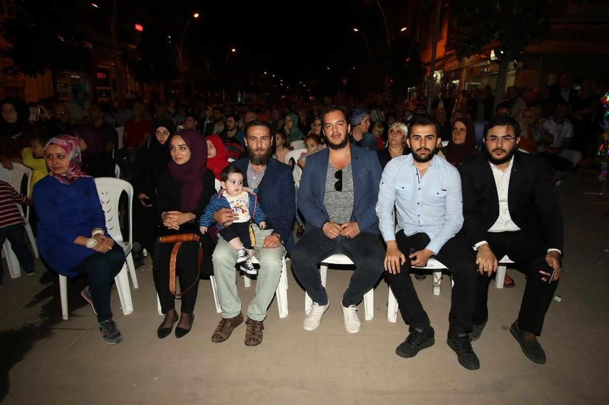 Ramazan Etkinliklerinde \'Payitaht Abdülhamit\' Dizisi Oyuncusuna Yoğun İlgi