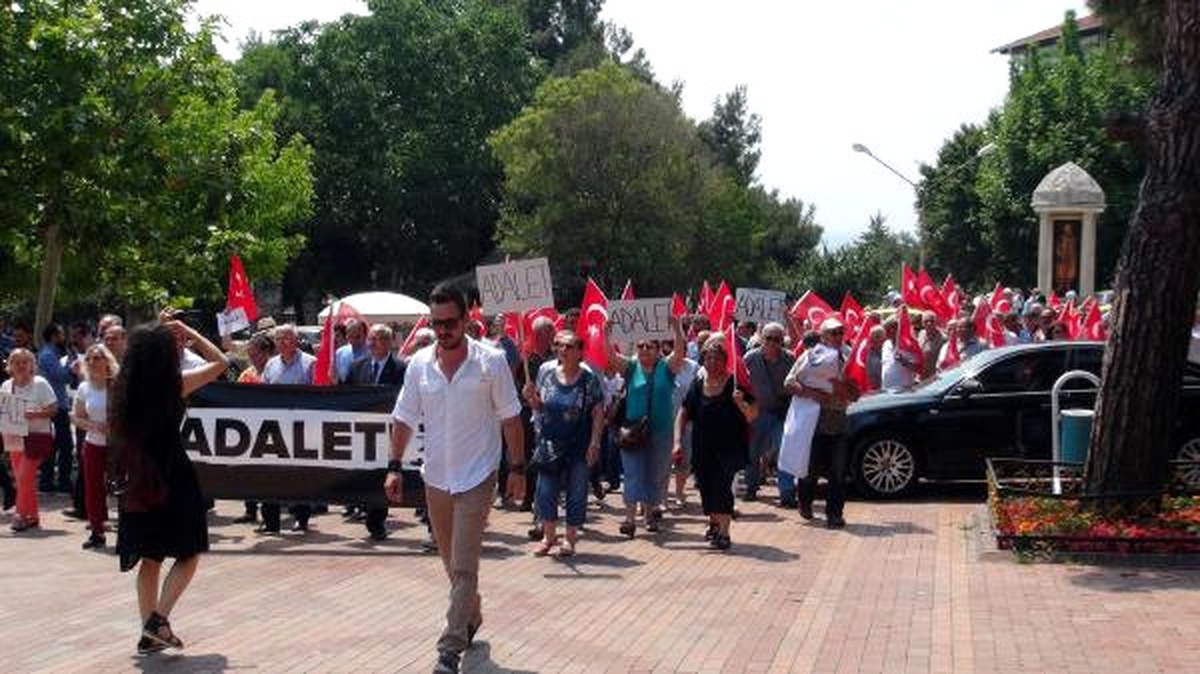 Tekirdağ\'da CHP\'liler, \'Adalet\' Yürüyüşü Düzenledi