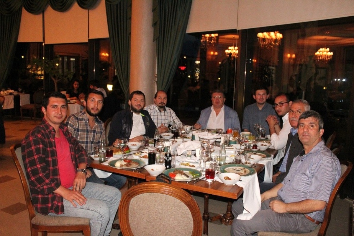 Tsyd\'den Spor Muhabirlerine İftar Yemeği