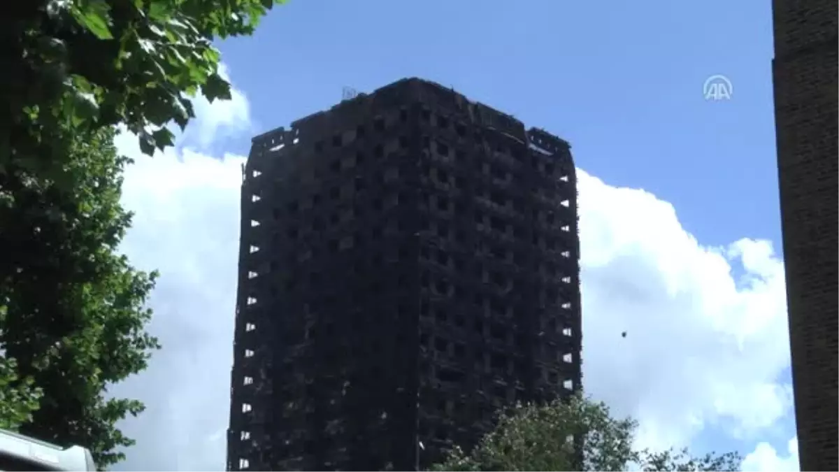 Yangında Mağdur Olanlara Yardım Malzemesi Dağıtıldı (2) - Londra