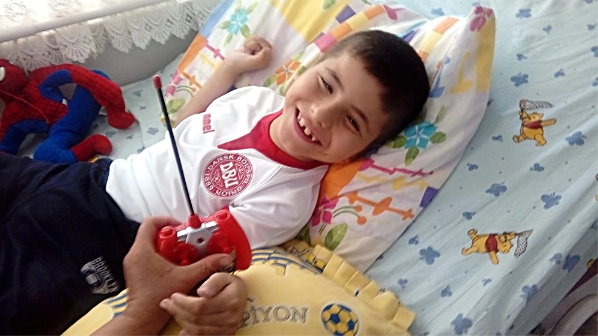Yaprak Sararak Oğlunun Tedavisi İçin Uğraşan Antalyalı Anneye, Danimarkalı Türklerden Yardım