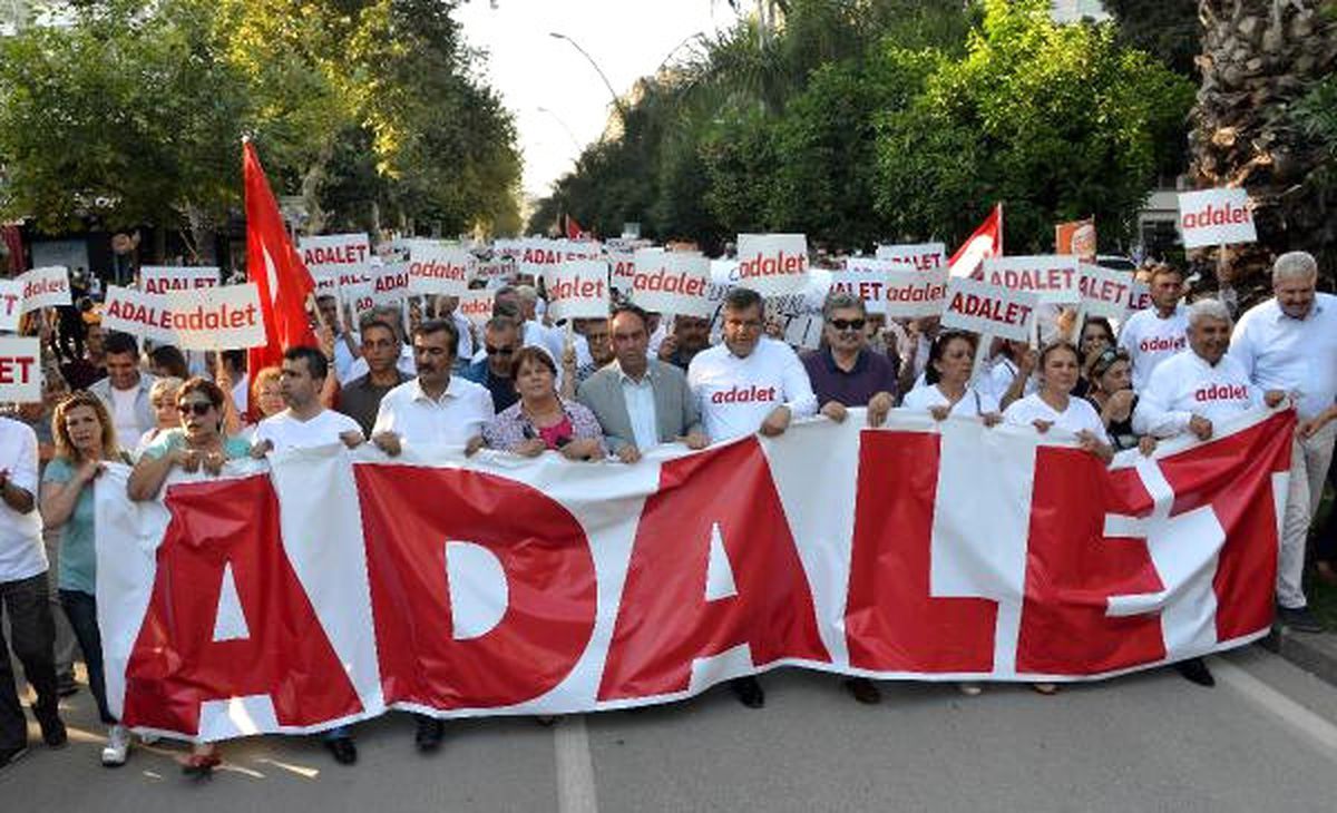 Adana\'da, CHP\'lilerden \'Adalet\' Yürüyüşü