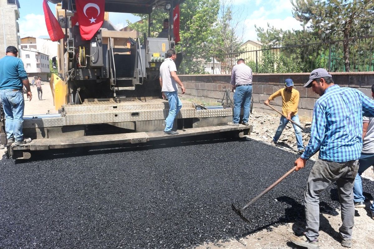 Ağrı Belediyesi Asfalt Çalışmalarına Başladı