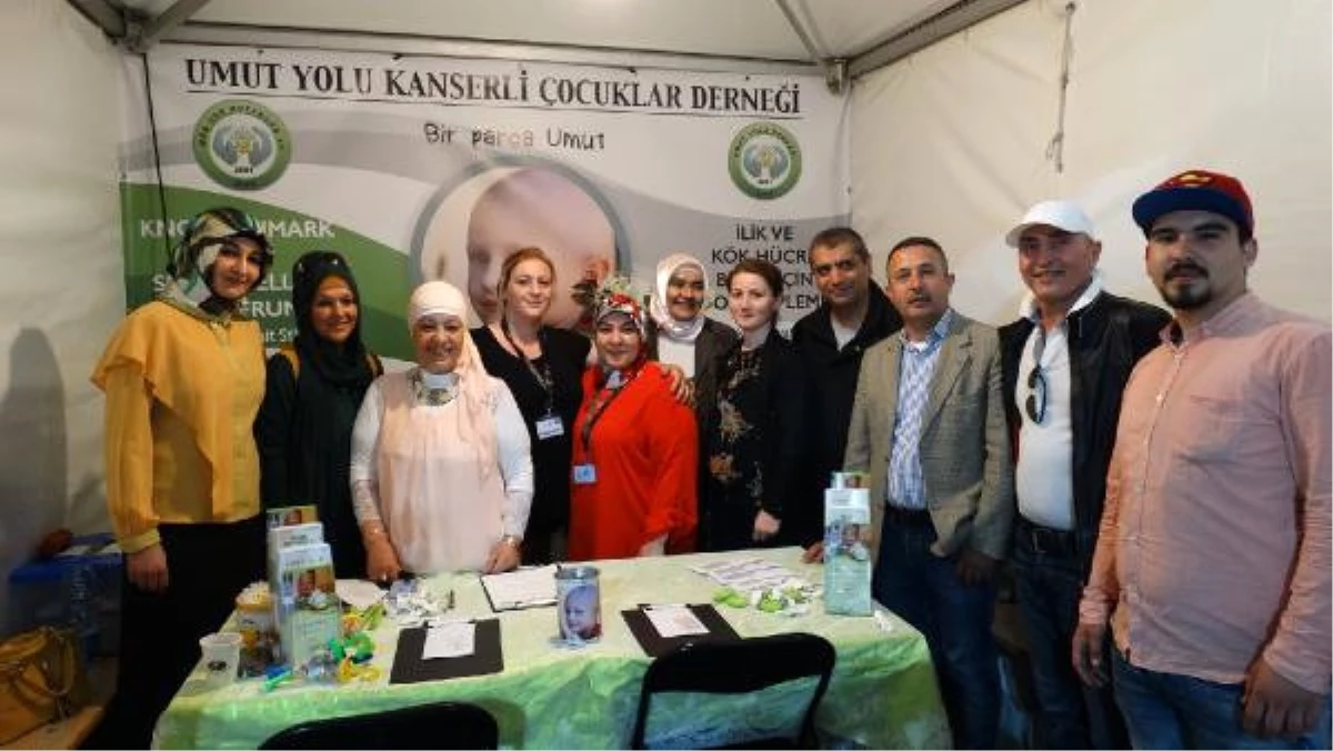 Almanya\'da Türk Esnaftan Umut Yolu Derneği\'ne Bağış