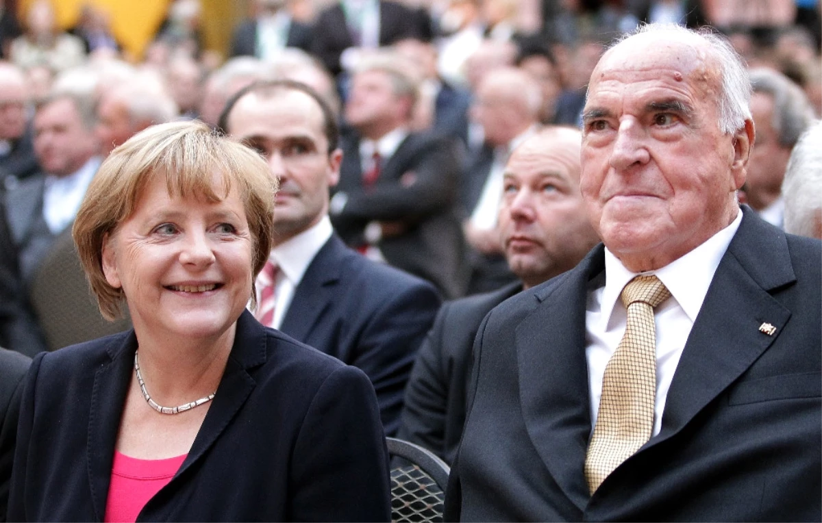 Almanya\'nın Eski Başbakanı Kohl Hayatını Kaybetti