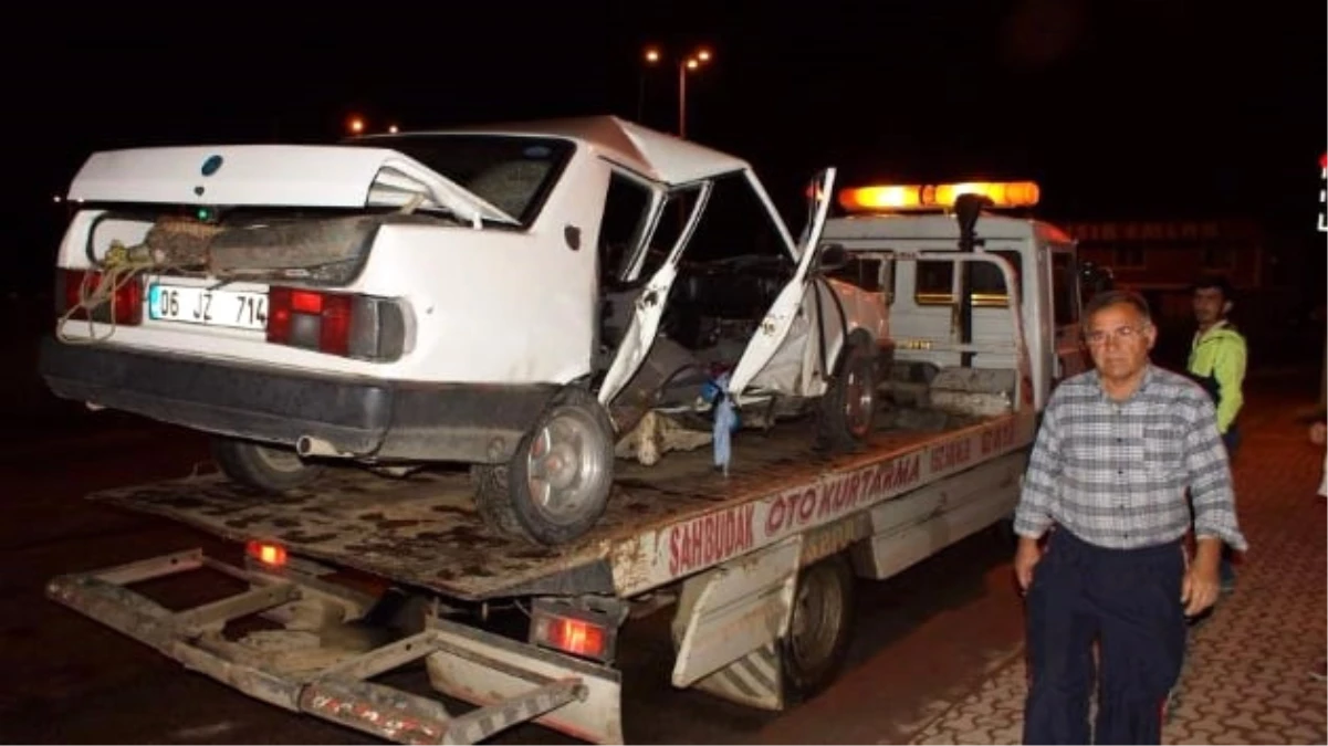 Ankara\'da İki Otomobil Çarpıştı: 1 Ölü, 2 Yaralı