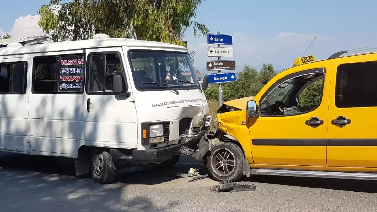 Antalya\'da Trafik Kazası: 6 Yaralı