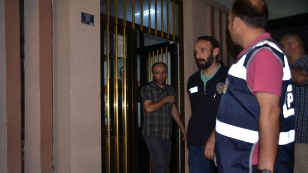 Bilecik\'te Fetö/pyd Soruşturması Kapsamında 2 Komiser Tutuklandı