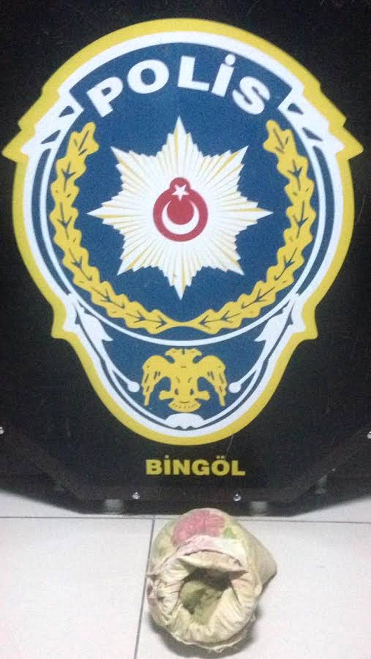 Bingöl\'de Toz Esrarla Yakalanan 3 Şüpheliden 1\'i Tutuklandı